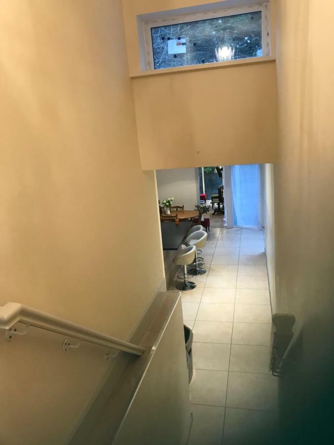 גלוואיי Newcastle Guest House מראה חיצוני תמונה